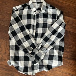 Women long sleeve flannel.  Size large.